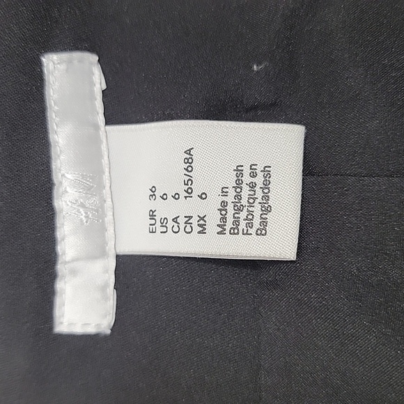 H&M, Black Size 6 Pencil Skirt. Embroidered Line Waistband Accent. EUC - Picture 9 of 11